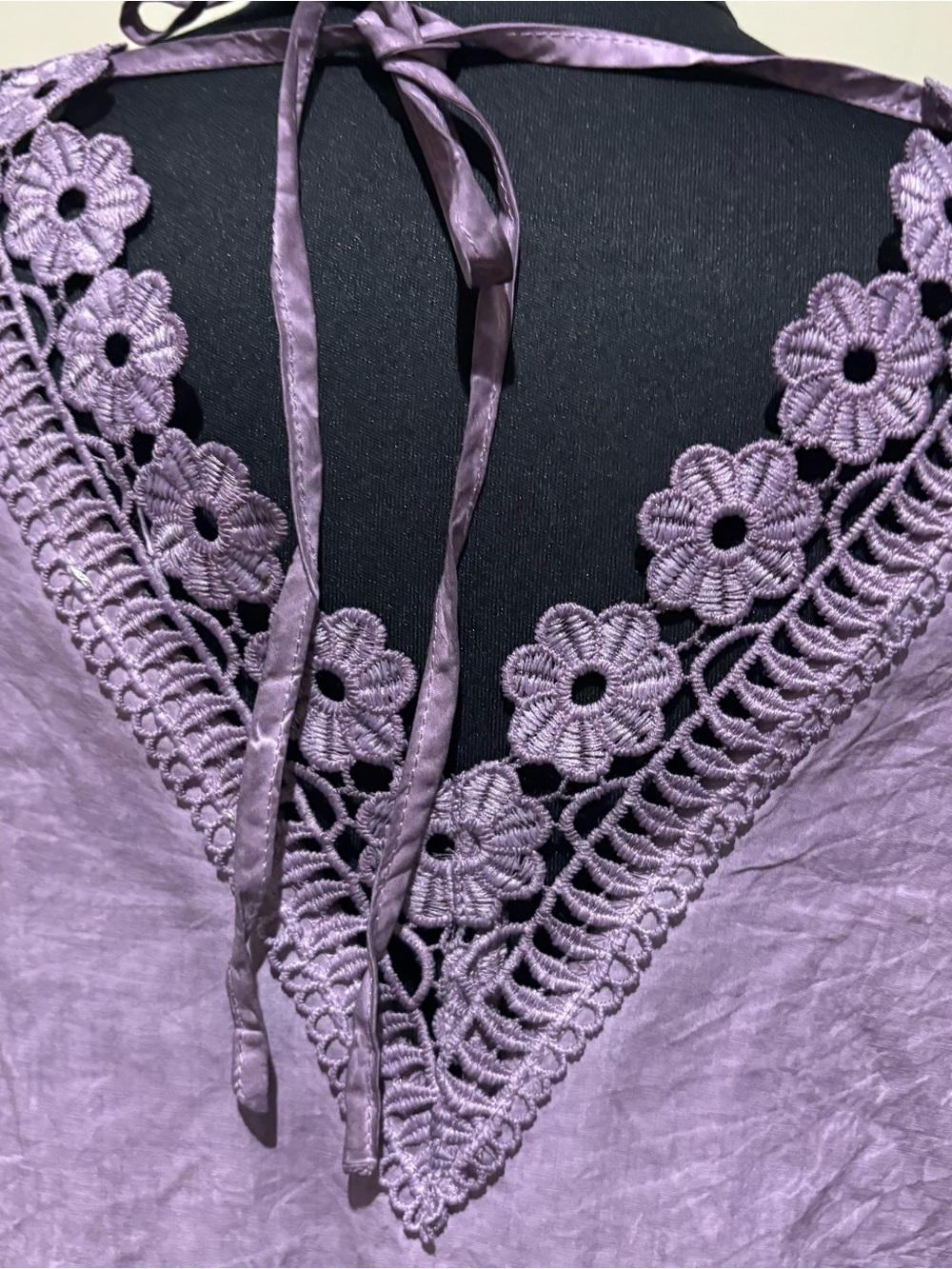 Indigo thread co Women's Lavender Crochet-Trim V-Neck Tunic size L - Picture 7 of 11